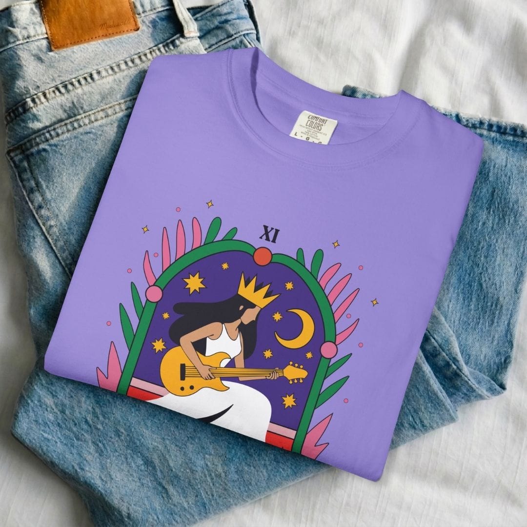 Vibrato Queen Guitar Tarot T-Shirt